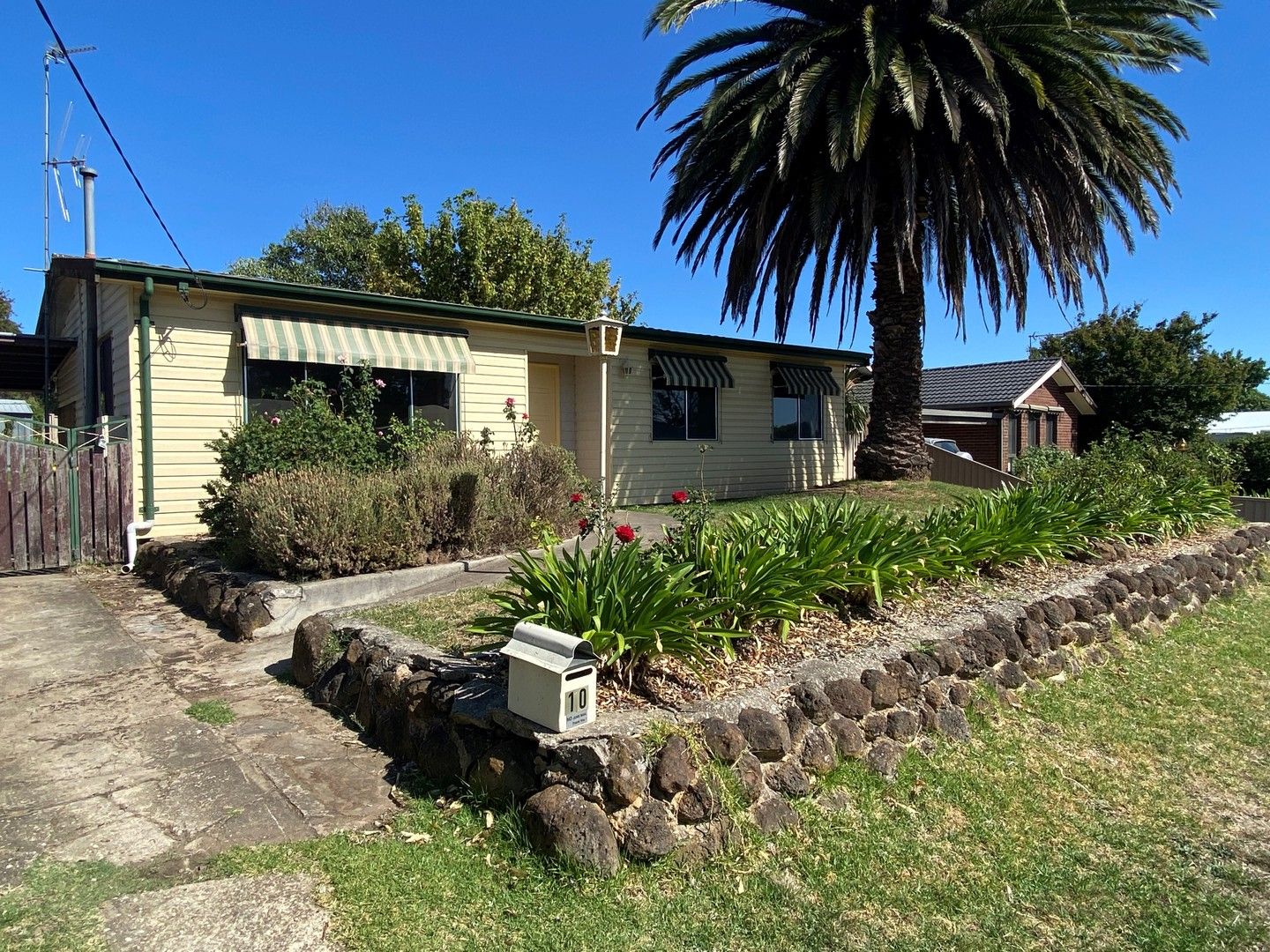 10 Van Heurck Street, Castlemaine VIC 3450 House For Rent Domain