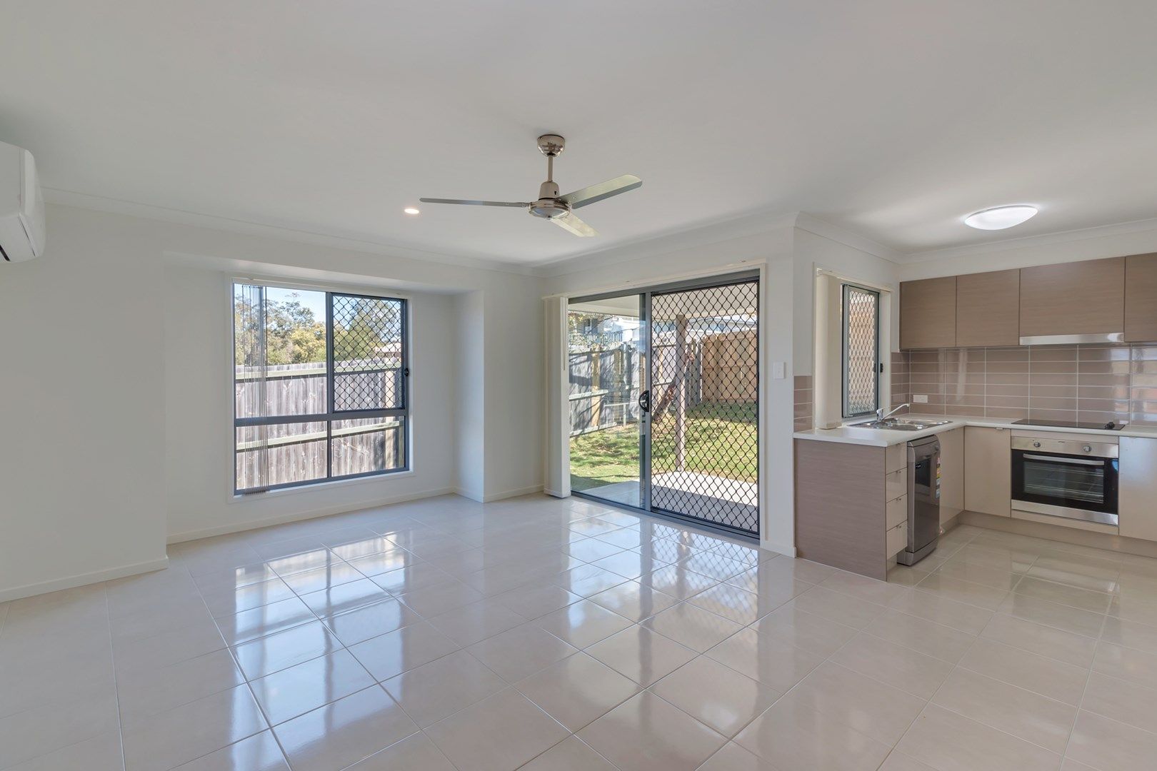 3 bedrooms Duplex in 1/40 Jupiter Street WULKURAKA QLD, 4305