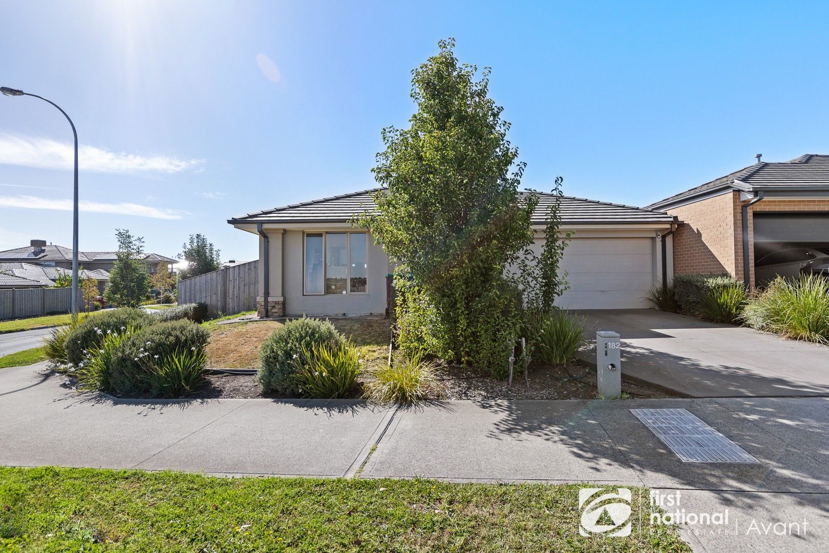 182 Wheelers Park Drive, Cranbourne North VIC 3977, Image 0