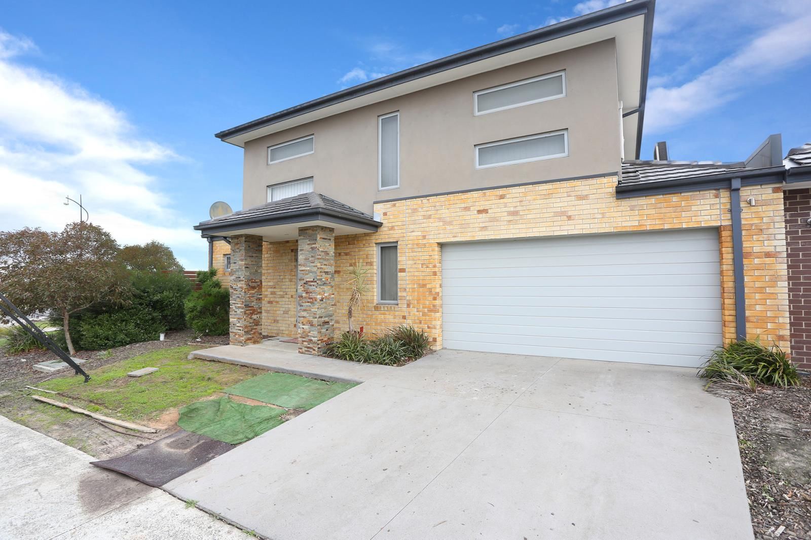 4 bedrooms Townhouse in 1/11 Katsura Retreat ROXBURGH PARK VIC, 3064
