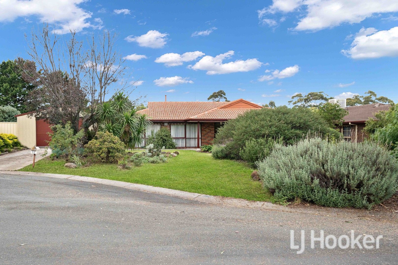 5 bedrooms House in 10 Catalina place MELTON WEST VIC, 3337