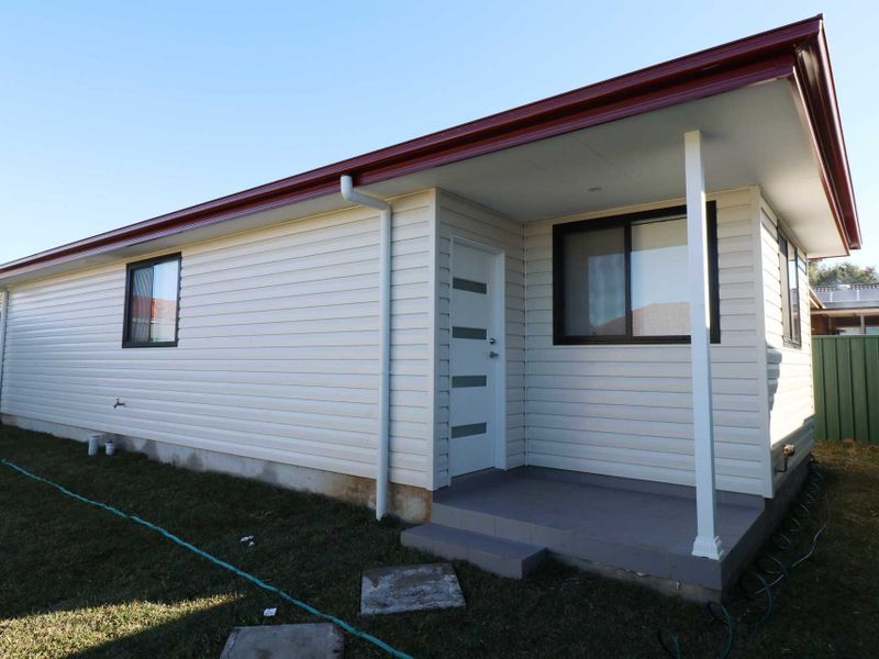 2 bedrooms House in 11A Worcester Road CAMBRIDGE PARK NSW, 2747