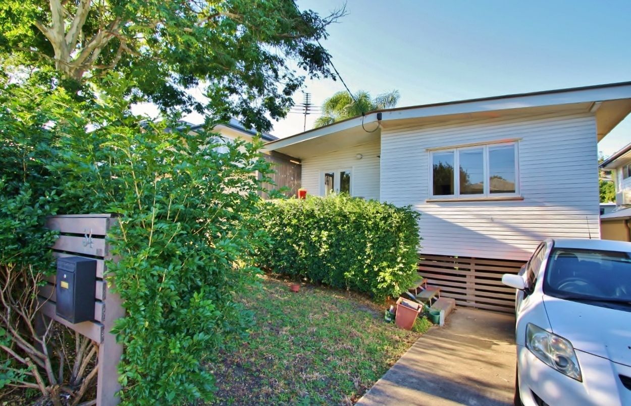 34 Boronia Avenue, Holland Park West QLD 4121, Image 0