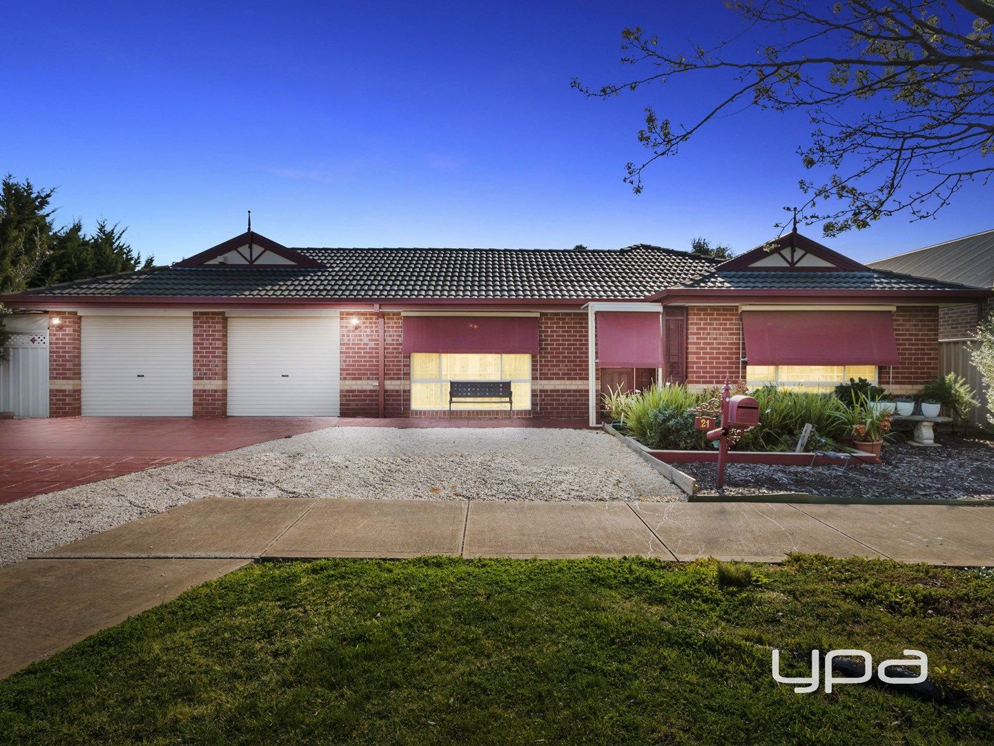 21 Elphinstone Way, Caroline Springs VIC 3023, Image 0