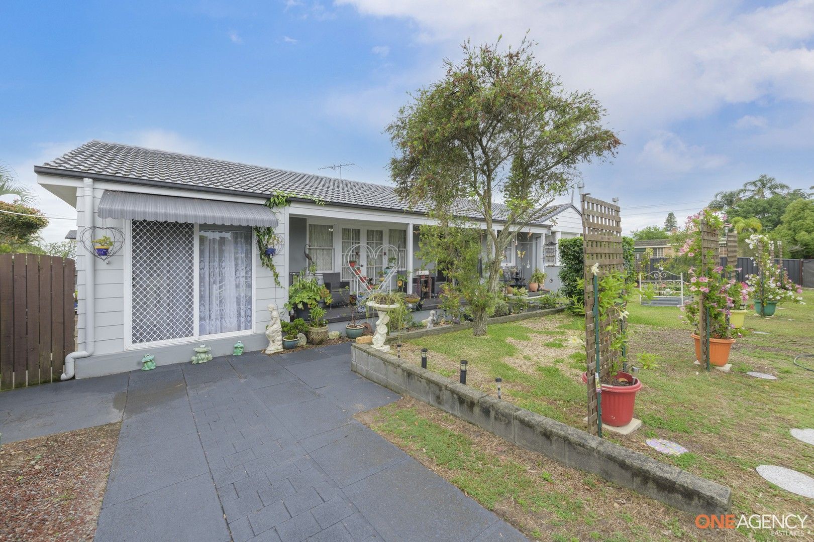 2 Strathmore Road, Caves Beach Property History & Address Research