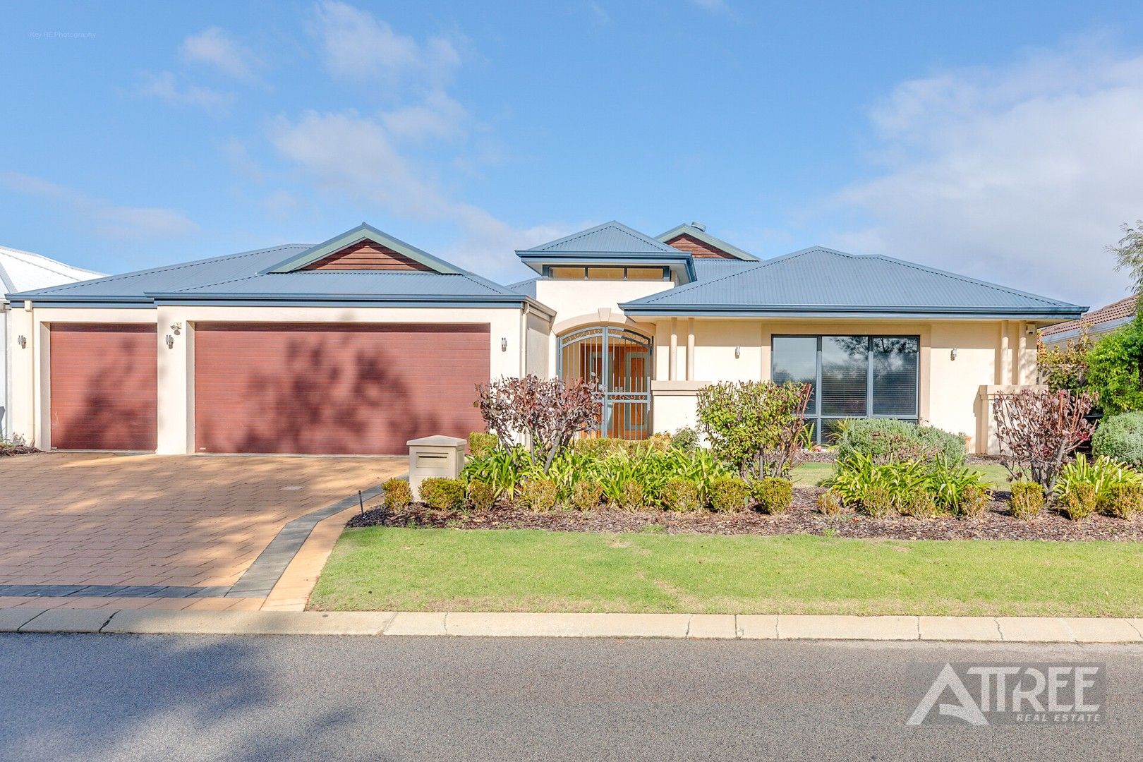 4 bedrooms House in 16 Northerly Drive HARRISDALE WA, 6112