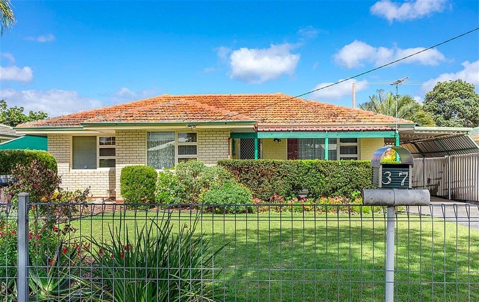 3 bedrooms House in 37 Grasmere Way KELMSCOTT WA, 6111