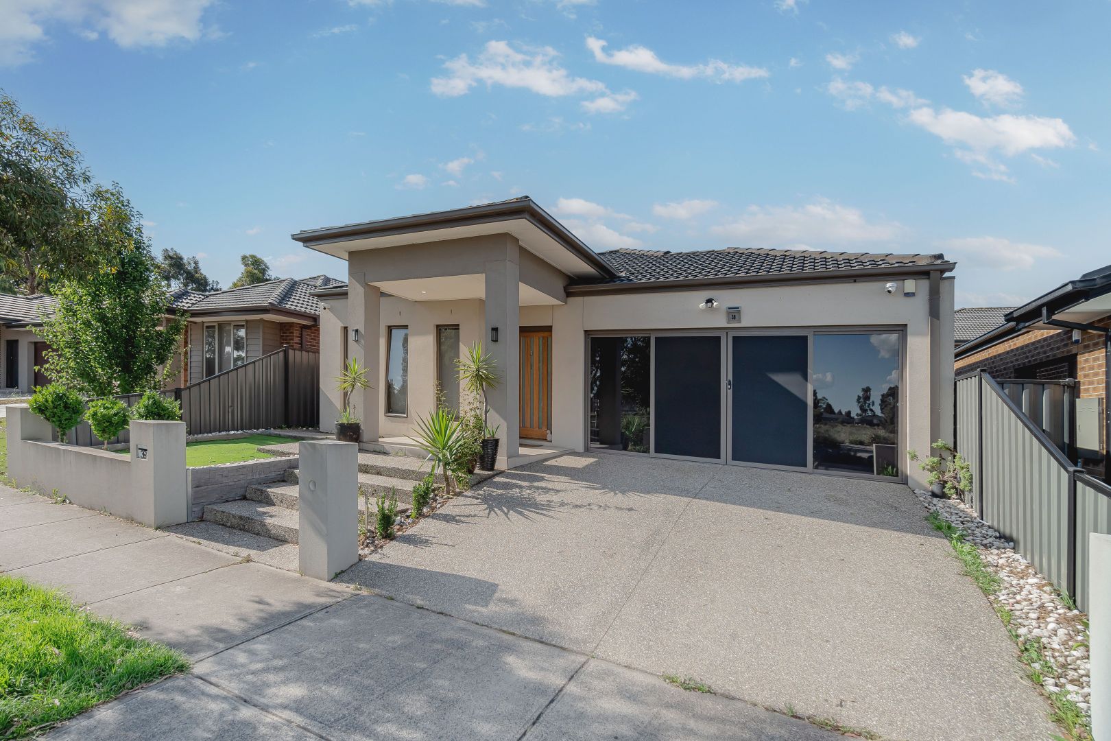 38 Bluebird Way, Roxburgh Park VIC 3064, Image 1