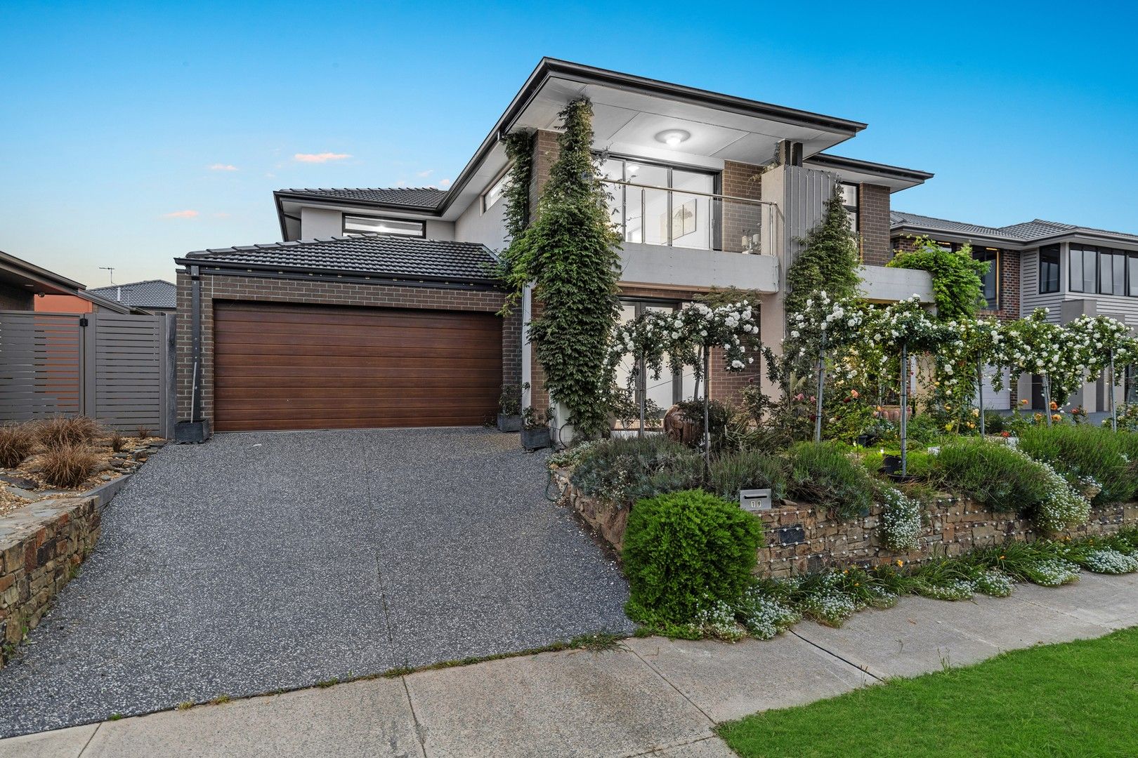 5 bedrooms House in 19 Barley Crescent CLYDE NORTH VIC, 3978