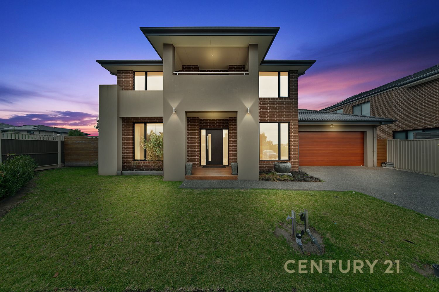 5 bedrooms House in 8 Bintara Street PAKENHAM VIC, 3810
