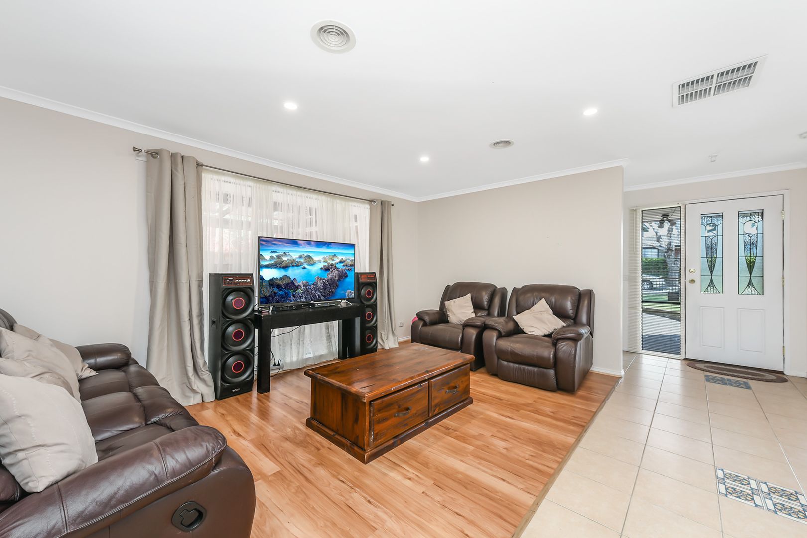 4 Mahogany Close, Hampton Park VIC 3976, Image 2