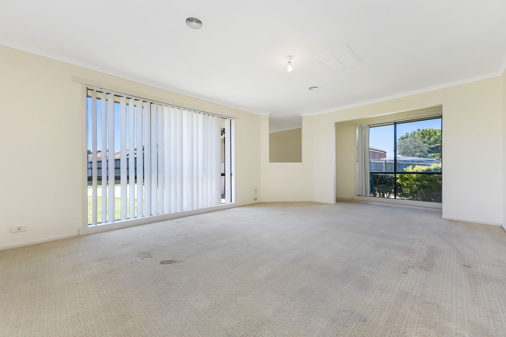 9 Sevilla Place, Hampton Park VIC 3976, Image 2