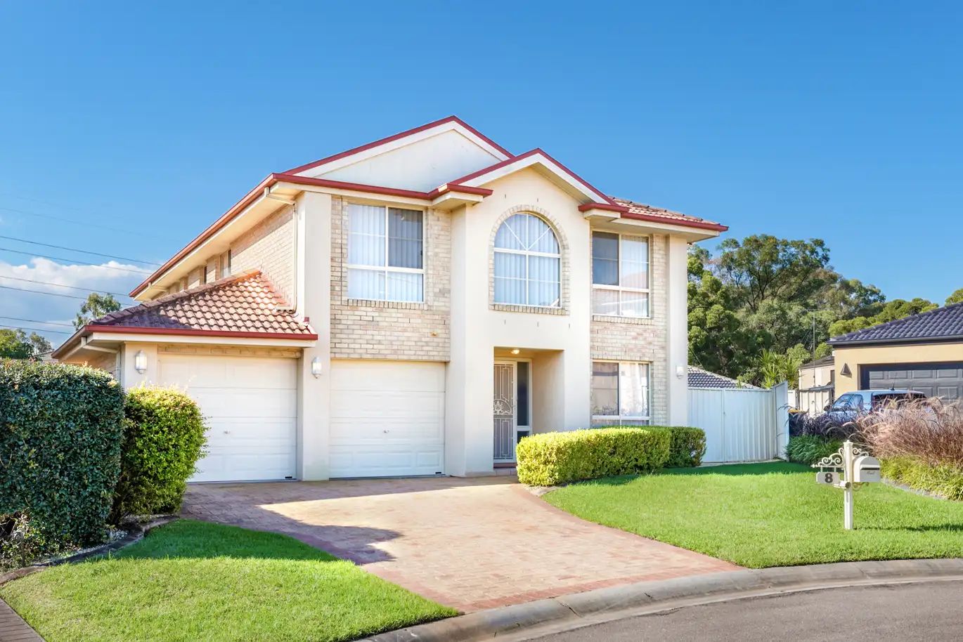 4 bedrooms House in 8 Waterford Way GLENMORE PARK NSW, 2745