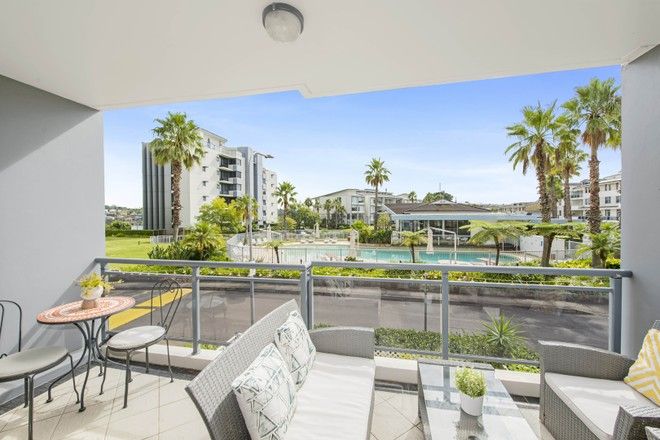 Jvep9t1pvclkzm Located moments from the river thames, chiswick gate is an elegant new development of apartments and townhouses arranged around beautifully landscaped resident's gardens. https www domain com au sale chiswick nsw 2046