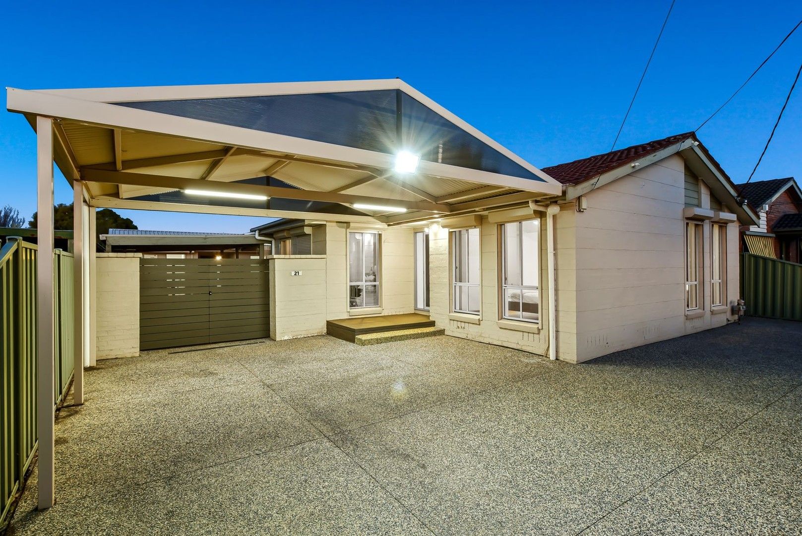 4 bedrooms House in 21 Triton Drive KEYSBOROUGH VIC, 3173