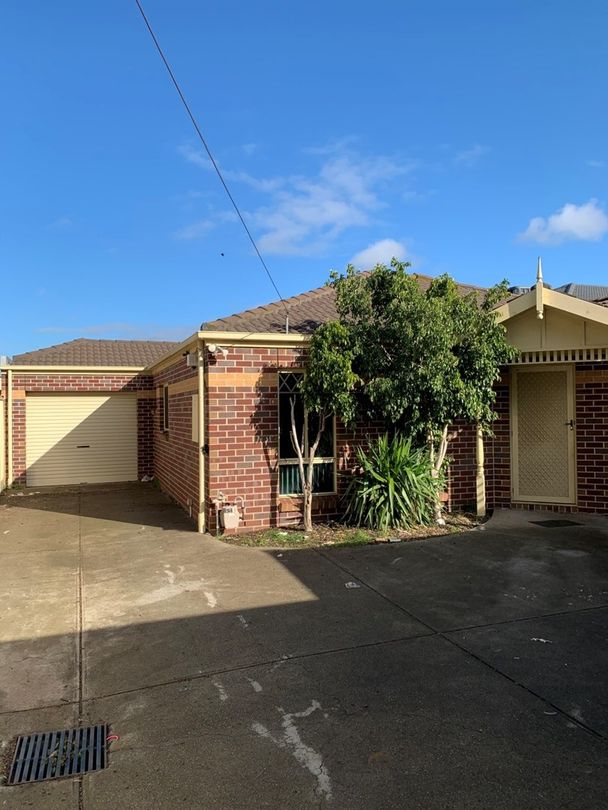 3 bedrooms Apartment / Unit / Flat in 2/947 Ballarat Road DEER PARK VIC, 3023