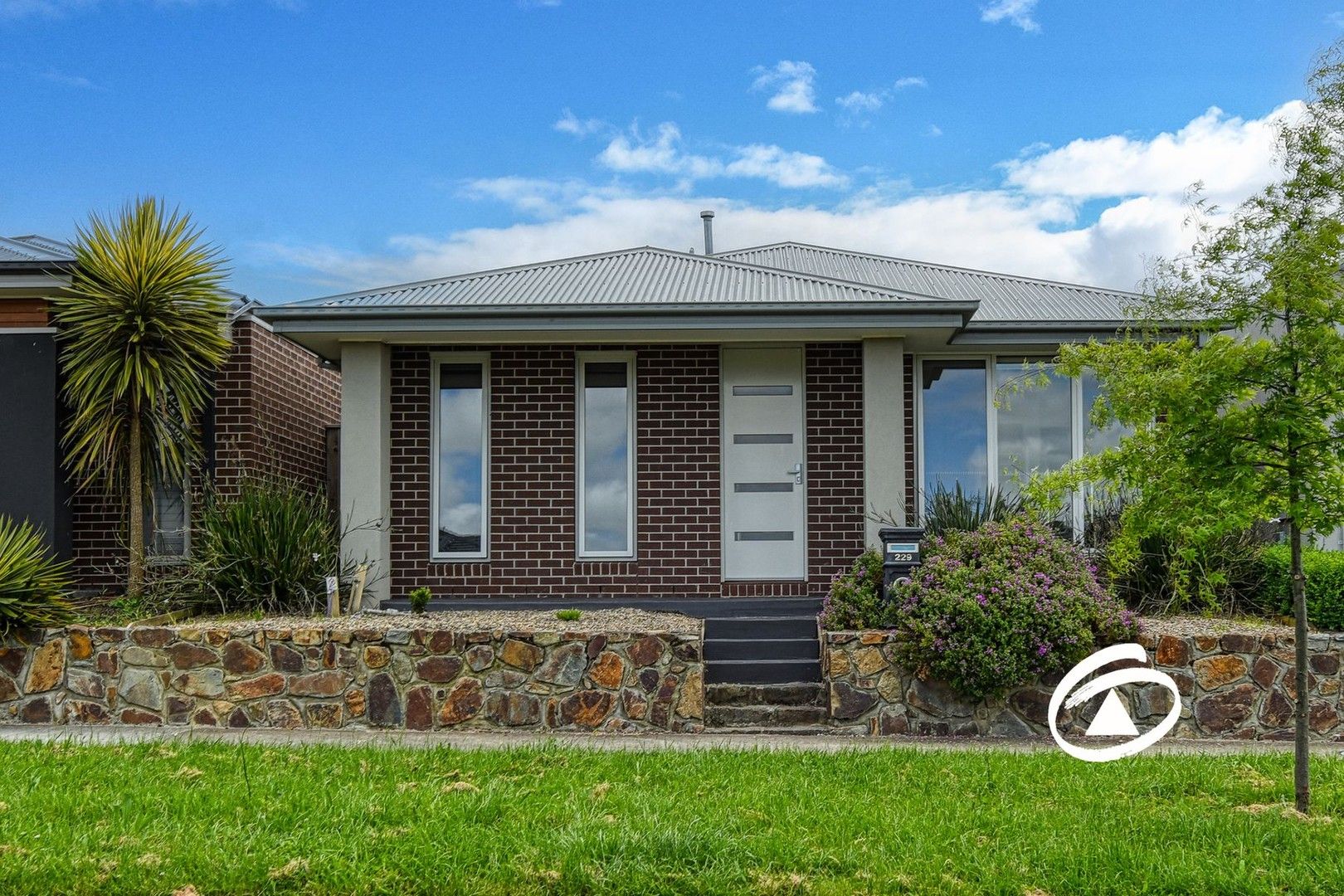 3 bedrooms House in 229 Pink Hill Boulevard OFFICER VIC, 3809