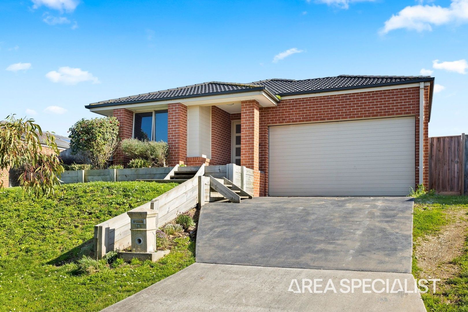 16 Massimo Way, Korumburra VIC 3950 Domain