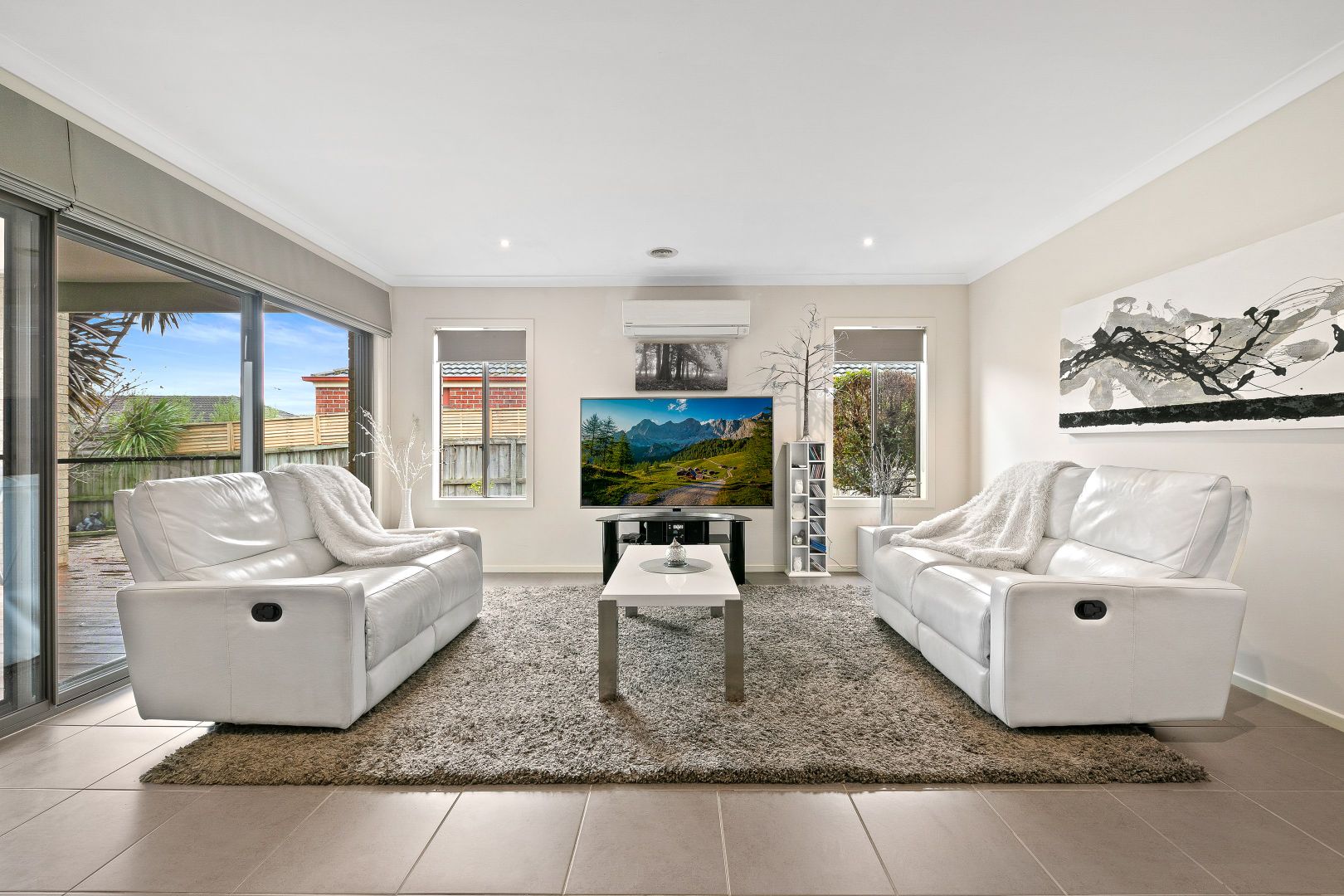 27 Leisurewood Drive, Berwick VIC 3806, Image 2