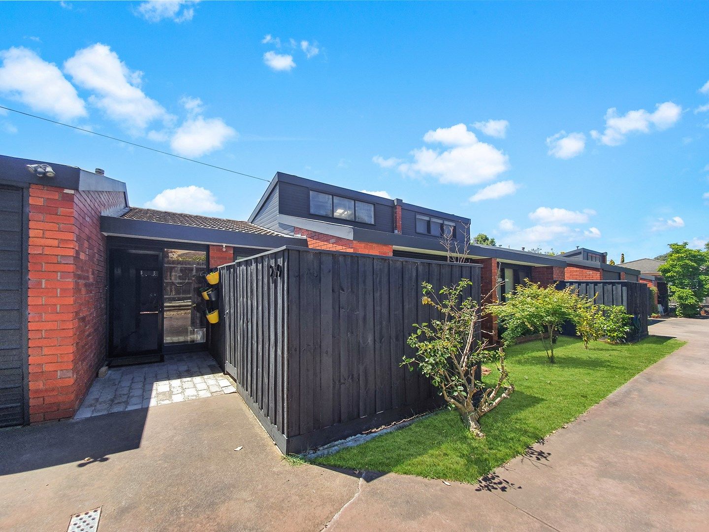 2 bedrooms Apartment / Unit / Flat in 2/9 Hermitage Road NEWTOWN VIC, 3220