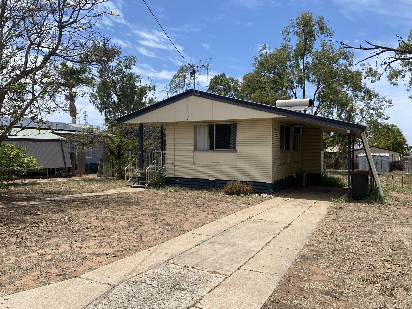 3 bedrooms House in 13 Burke Drive MORANBAH QLD, 4744