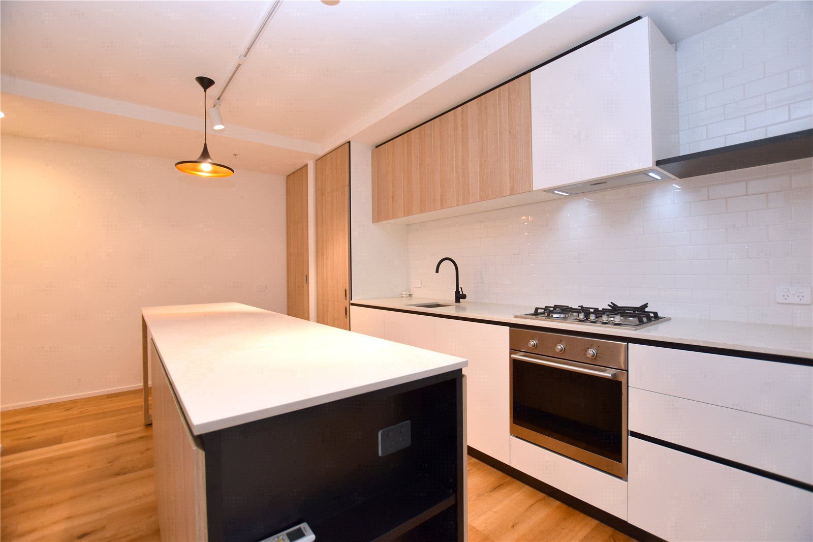 706/121 Rosslyn Street, West Melbourne VIC 3003 Apartment For Rent 630 Domain