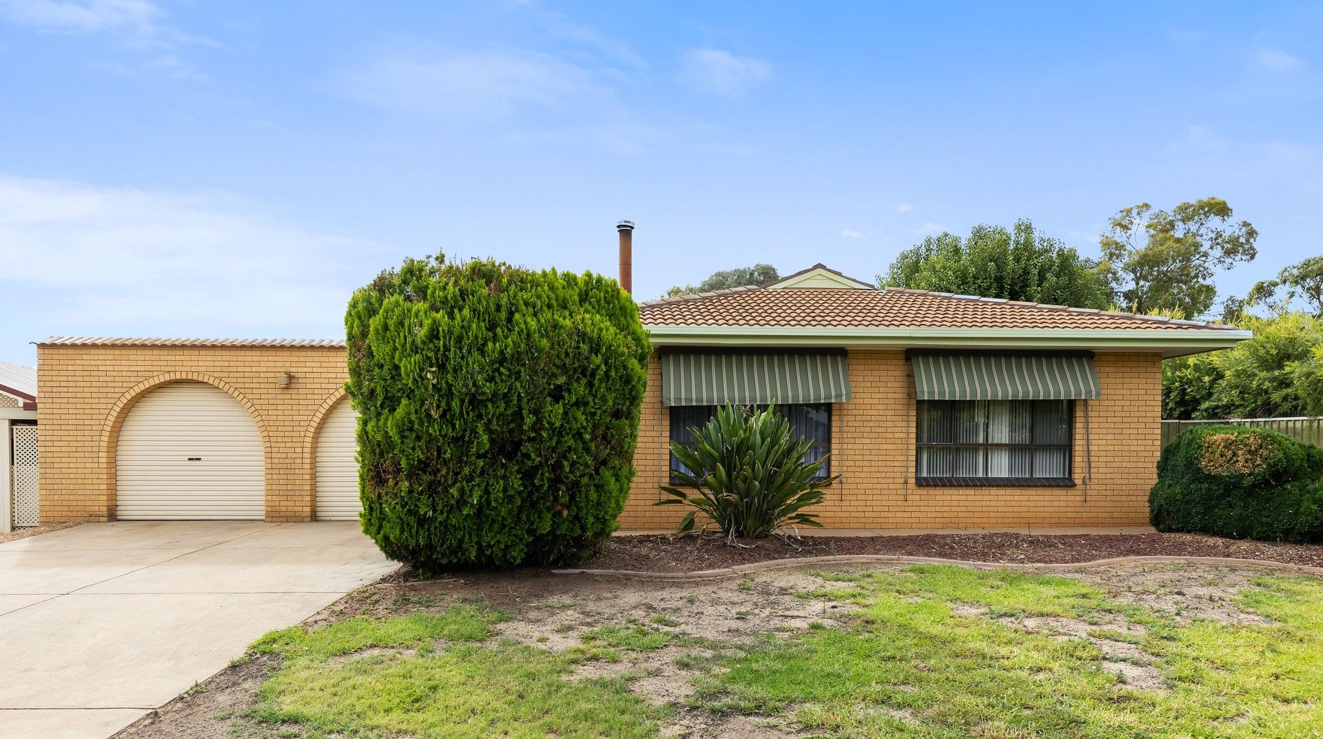 51 Pinaroo Drive, Glenfield Park NSW 2650, Image 0