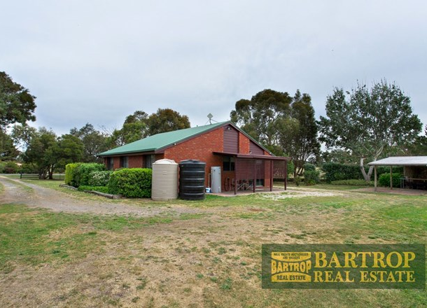 16 Racecourse Road, Haddon VIC 3351