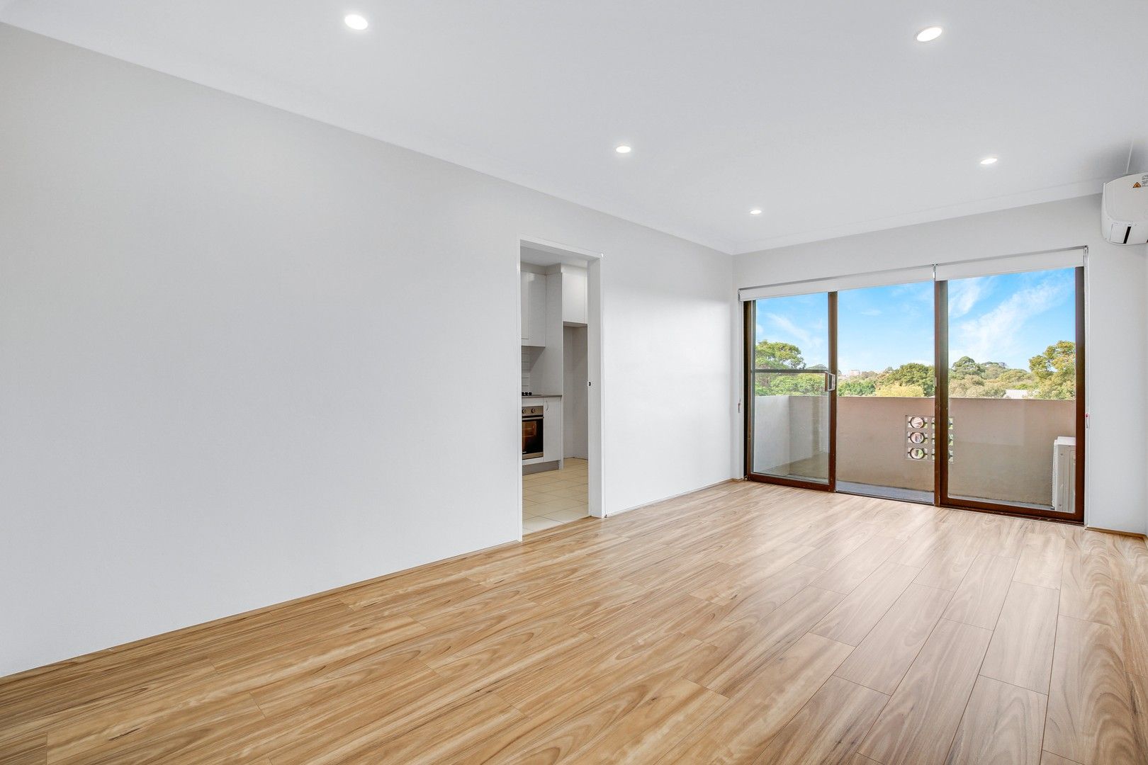 2 bedrooms Apartment / Unit / Flat in 9/41 Henley Road HOMEBUSH WEST NSW, 2140