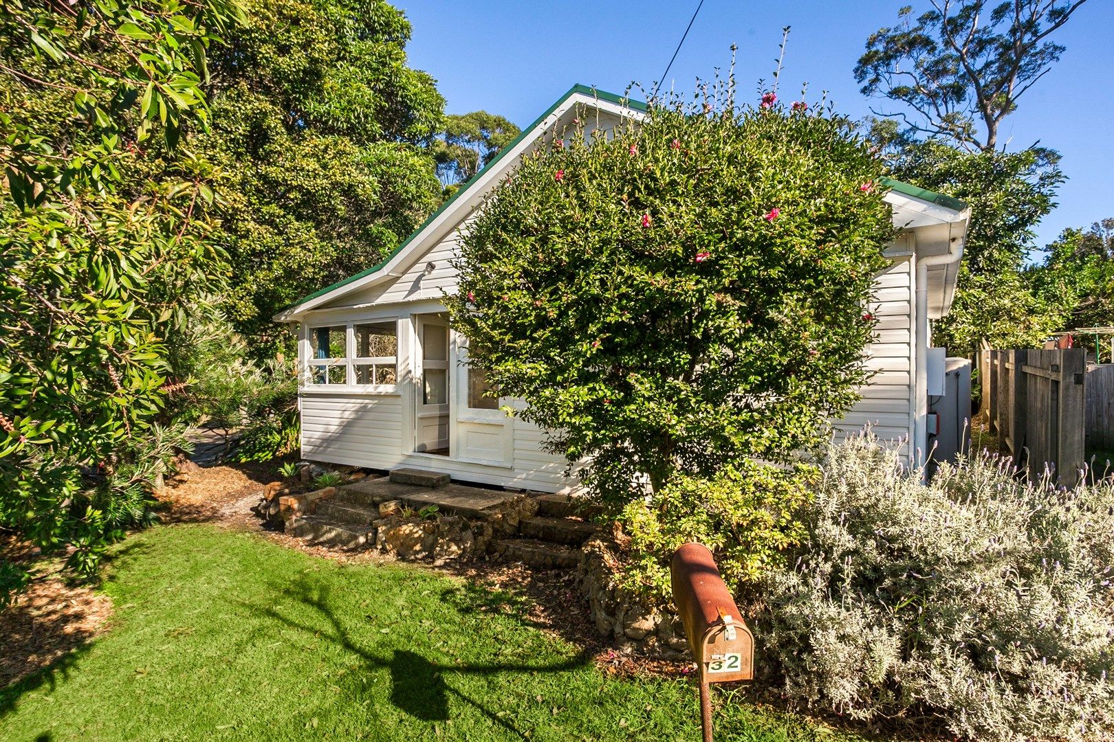 32 Stonehaven Road, Stanwell Tops Property History & Address Research