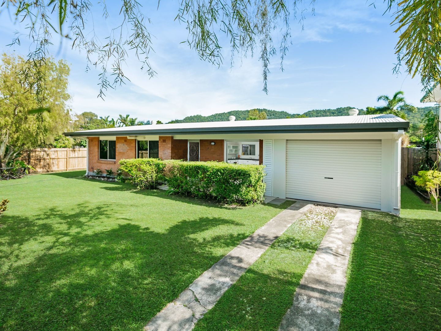 112 Russell Street, Edge Hill Property History & Address Research