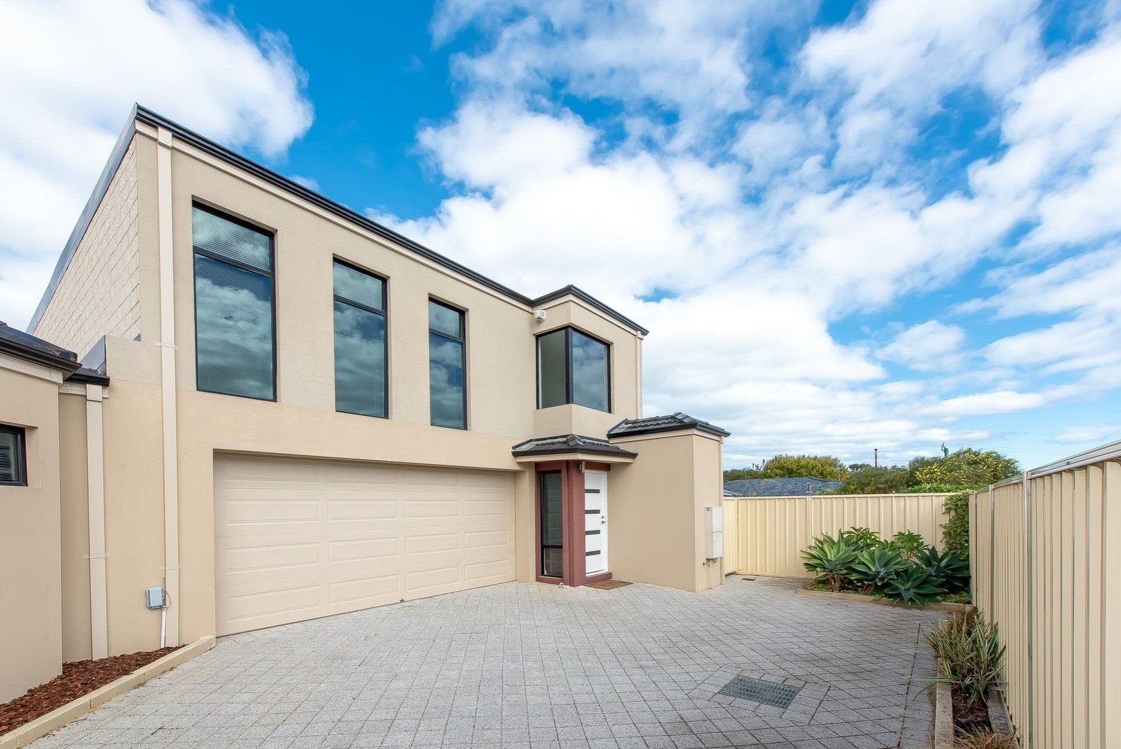 3 bedrooms Townhouse in 7D Norman Place INNALOO WA, 6018