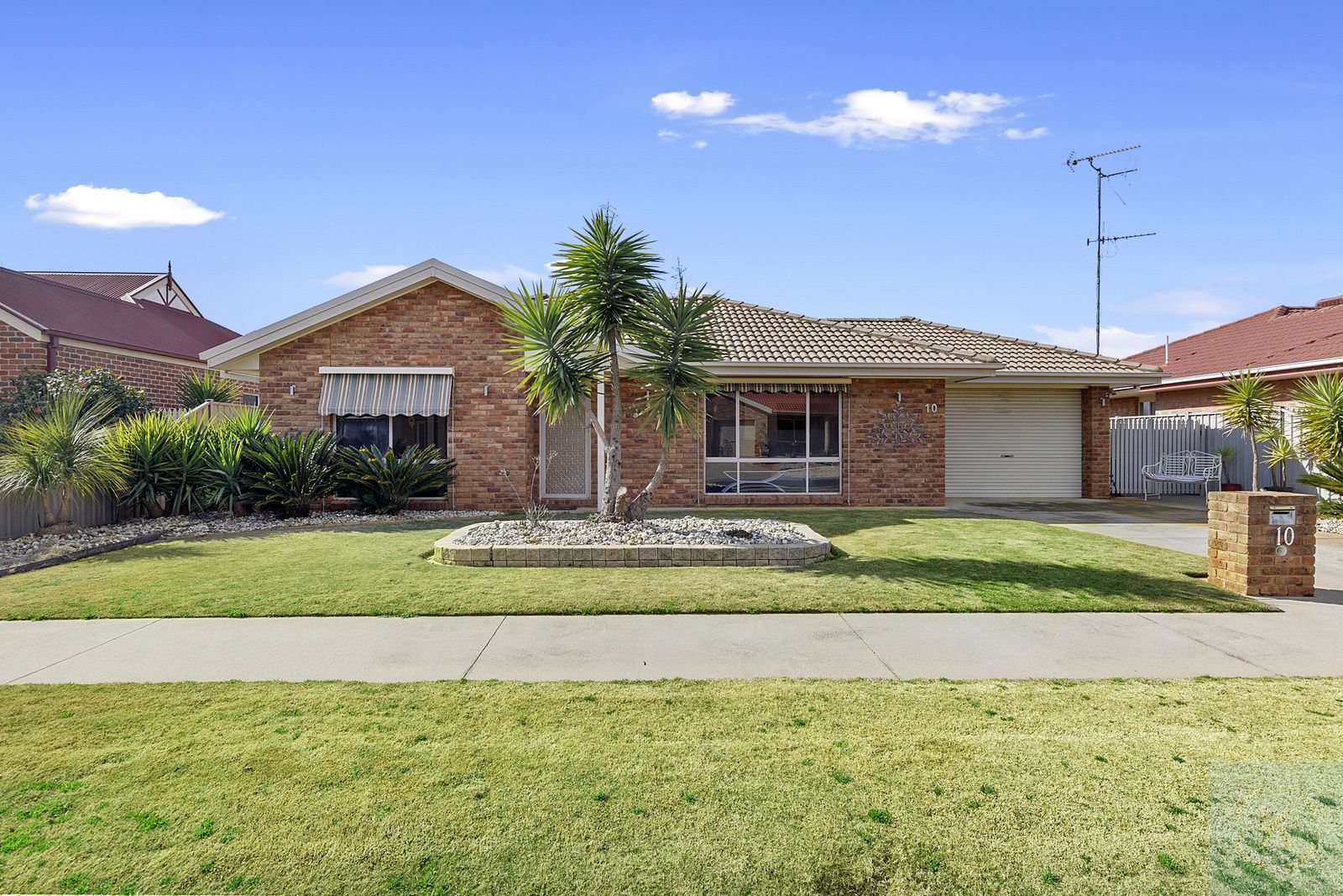 3 bedrooms Townhouse in 10 Sturt Street COBRAM VIC, 3644