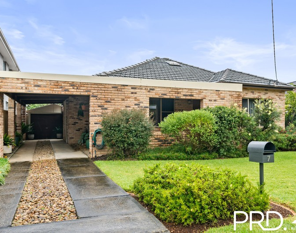 7 Eileen Street, Picnic Point NSW 2213