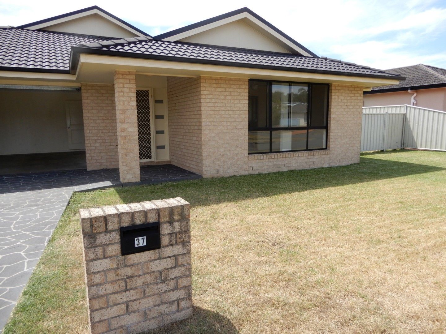 4 bedrooms House in 37 Wamara Crescent FORSTER NSW, 2428