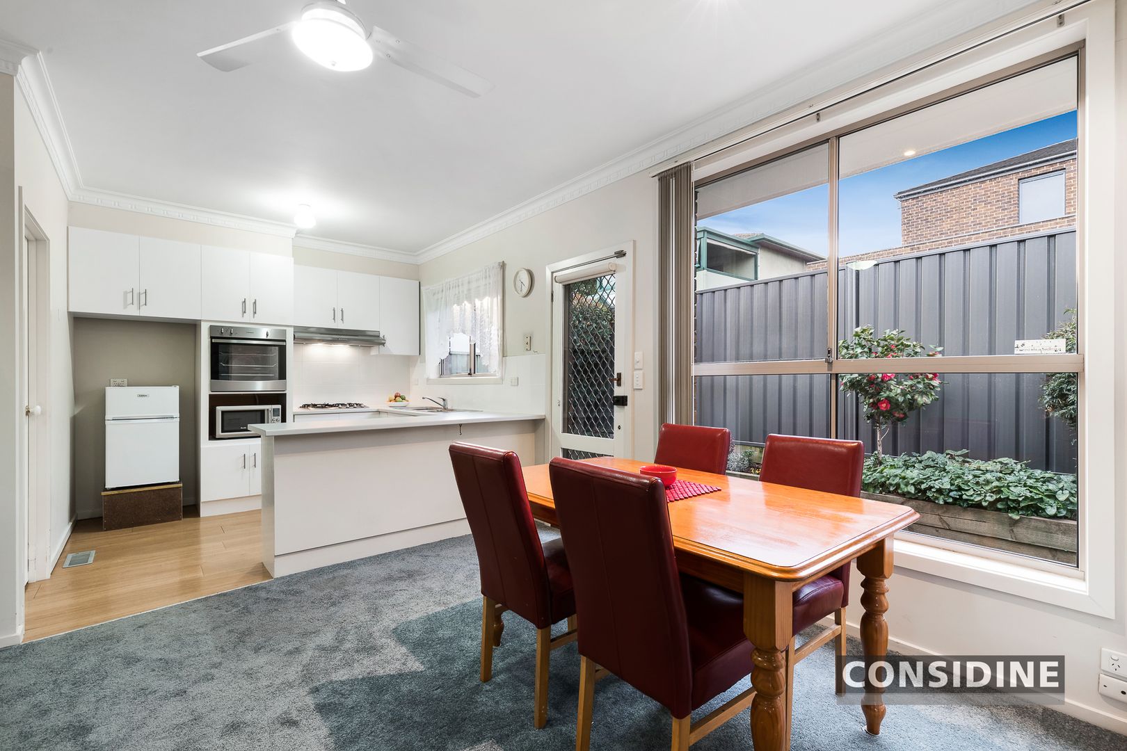 2/28 Williamson Avenue, Strathmore VIC 3041, Image 2