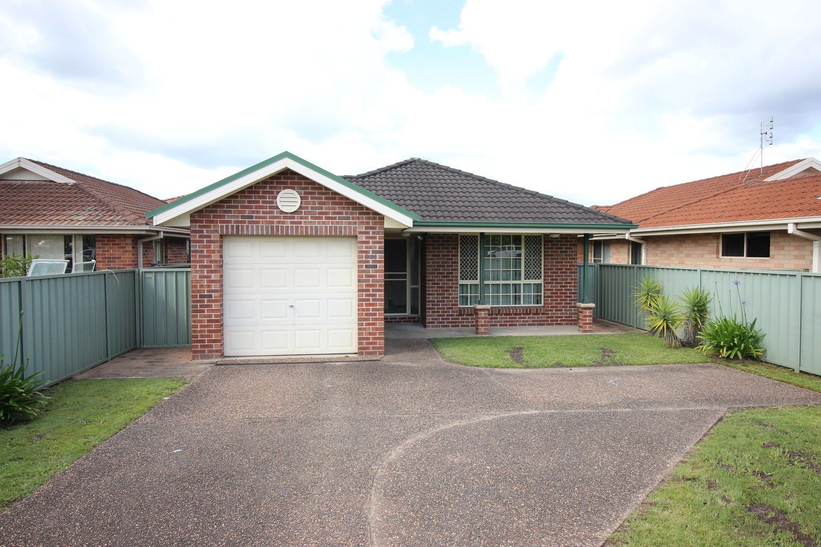4 bedrooms House in 644 Main Road EDGEWORTH NSW, 2285