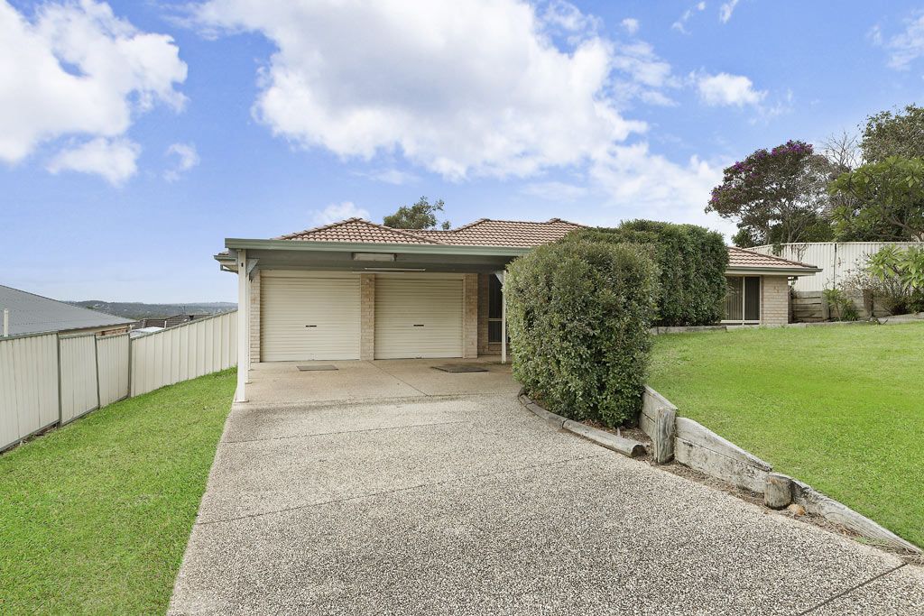 4 bedrooms House in 21 Honey Oak Drive TORONTO NSW, 2283
