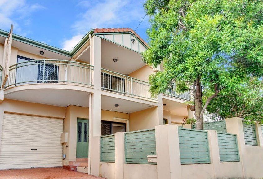 3 bedrooms Townhouse in 39 Highland Street GORDON PARK QLD, 4031