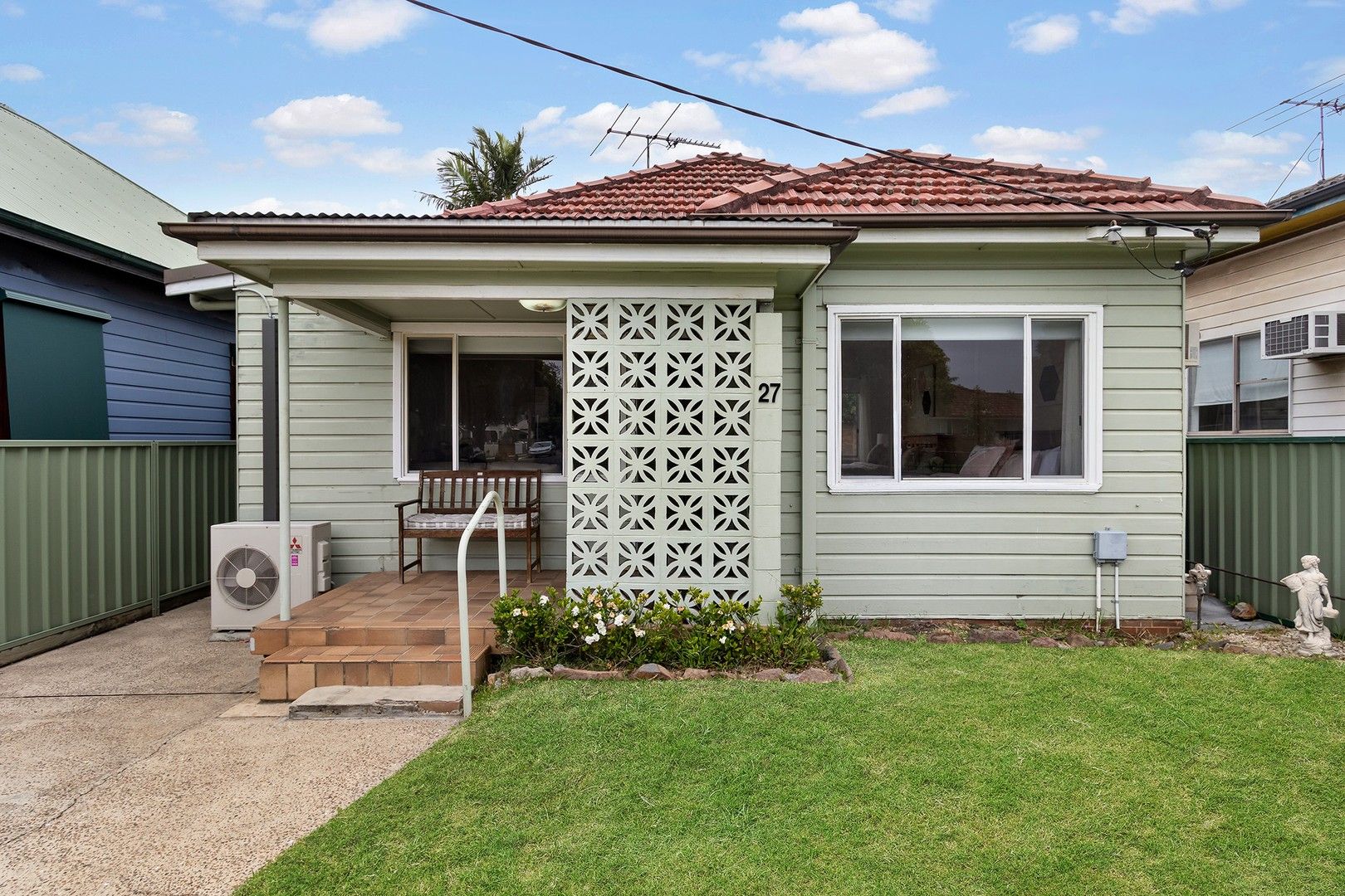 2 bedrooms House in 27 Macquarie Street MAYFIELD NSW, 2304