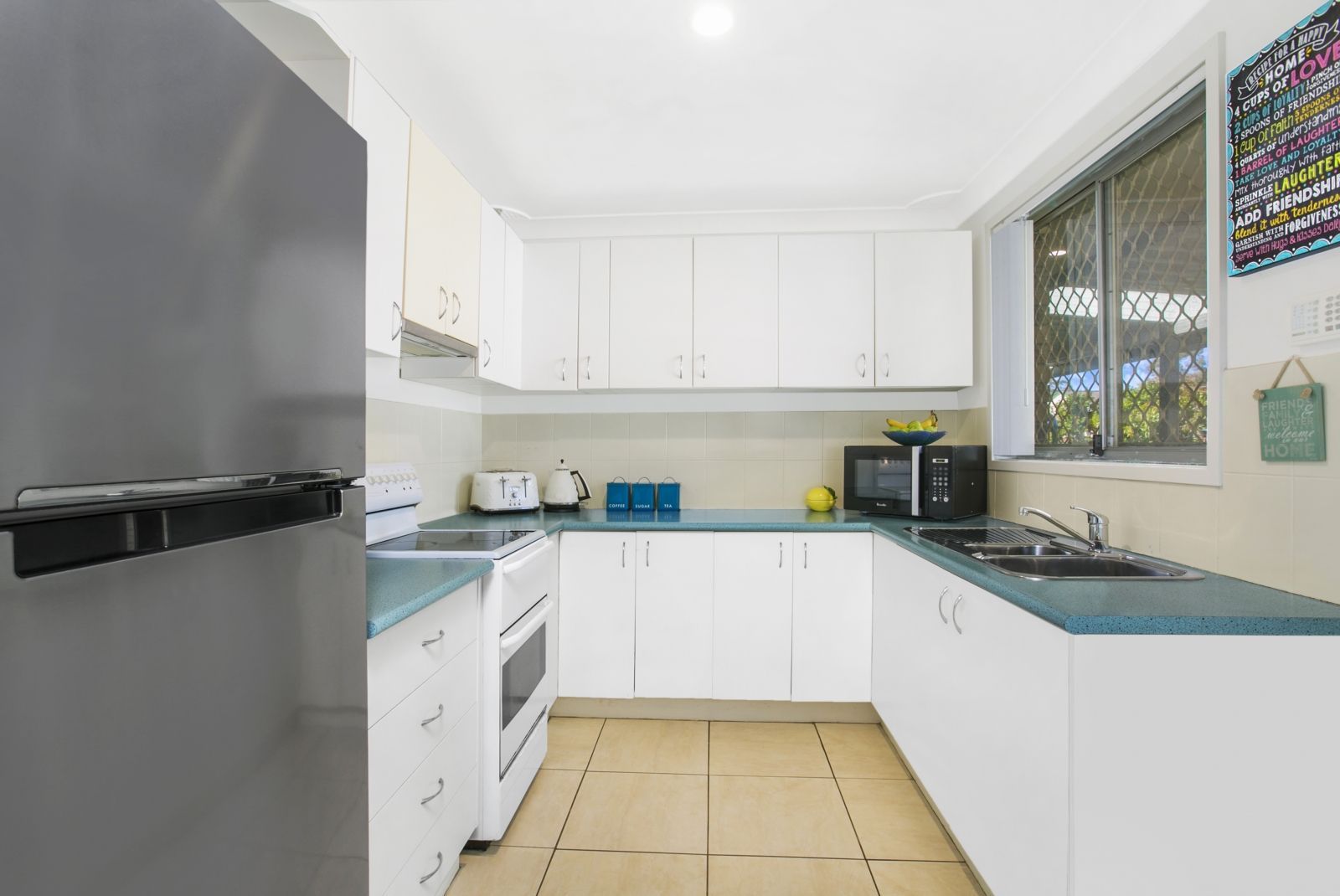 24 Spumante Close, Eschol Park NSW 2558, Image 2