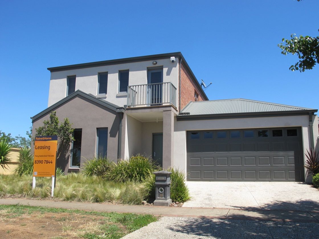 18 Stoke Heath Way, Caroline Springs VIC 3023