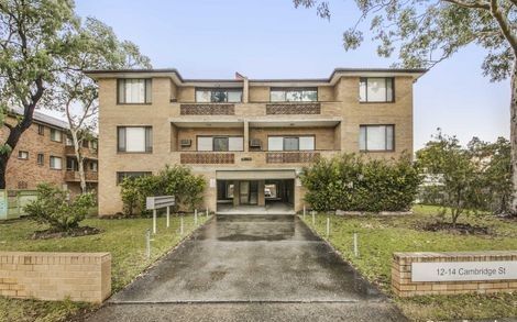 2 bedrooms House in 2/12-14 Cambridge Street MERRYLANDS NSW, 2160