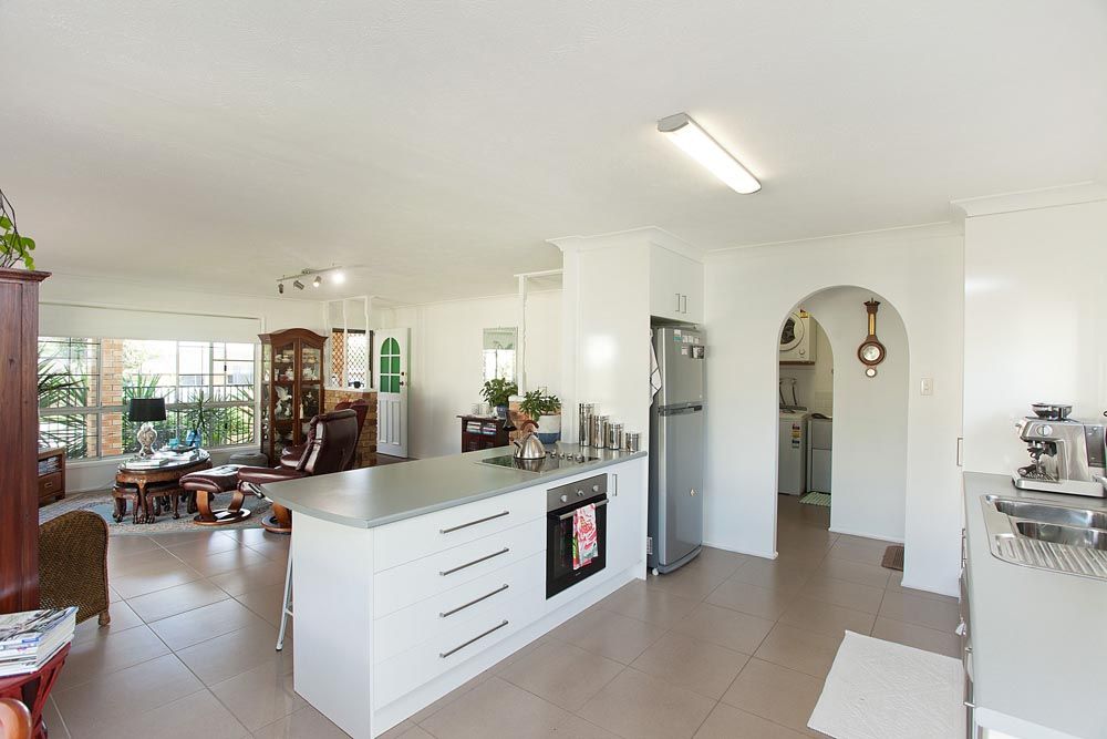 15 Robin Avenue, Paradise Point QLD 4216, Image 1