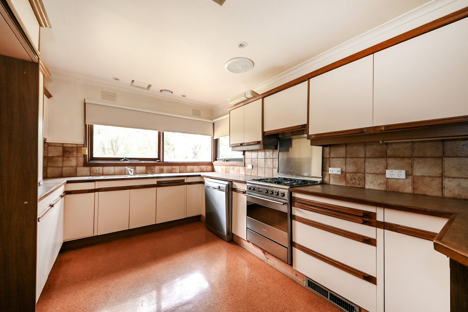 17 Lewis Street, Mount Waverley VIC 3149 House For Rent 750 Domain