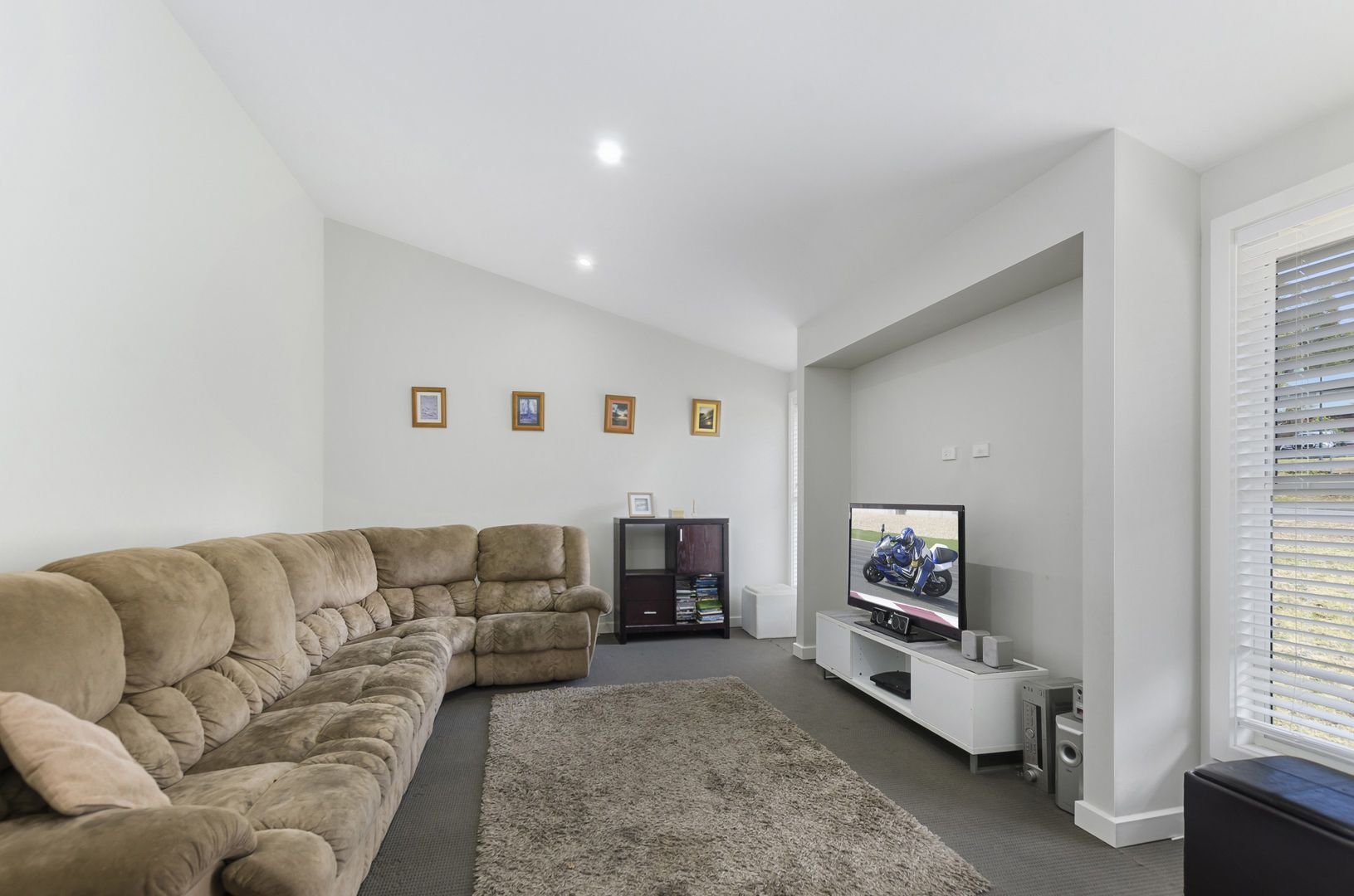 10 Madeline Street, Hill Top NSW 2575, Image 2