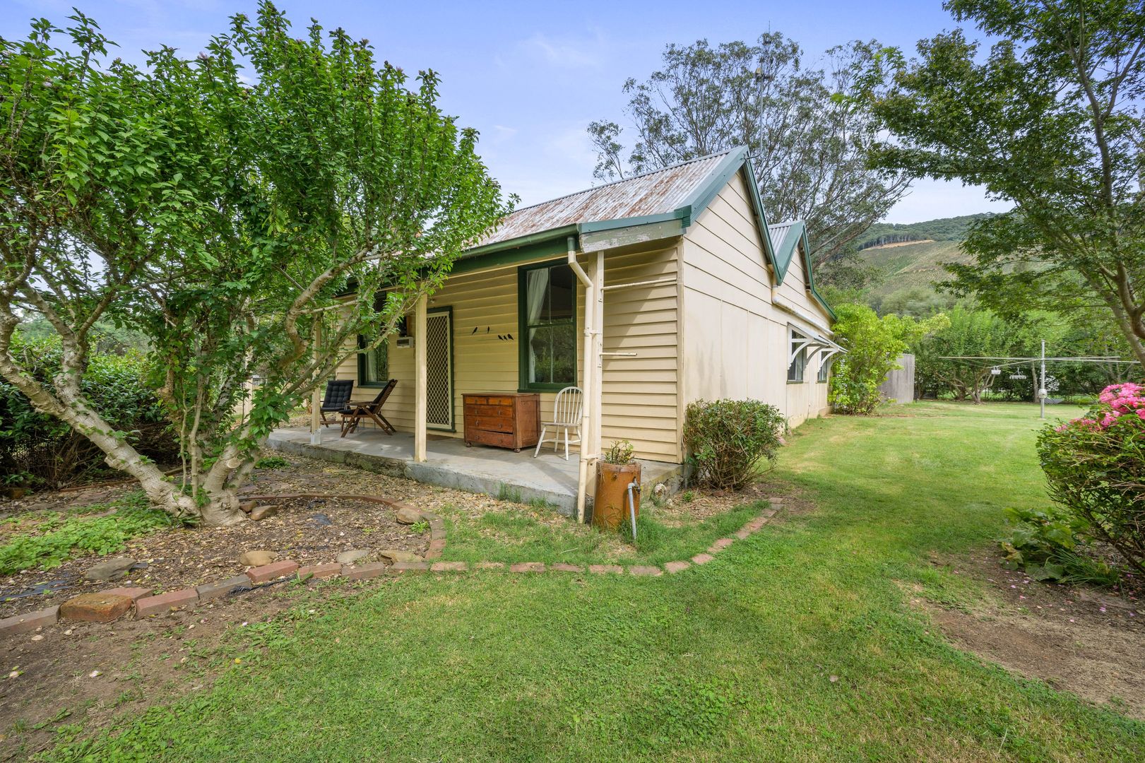 42 Centenary Avenue, Wandiligong Property History & Address Research