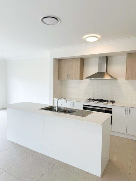 4 bedrooms House in 5 HEADWAYS STREET NERANG QLD, 4211