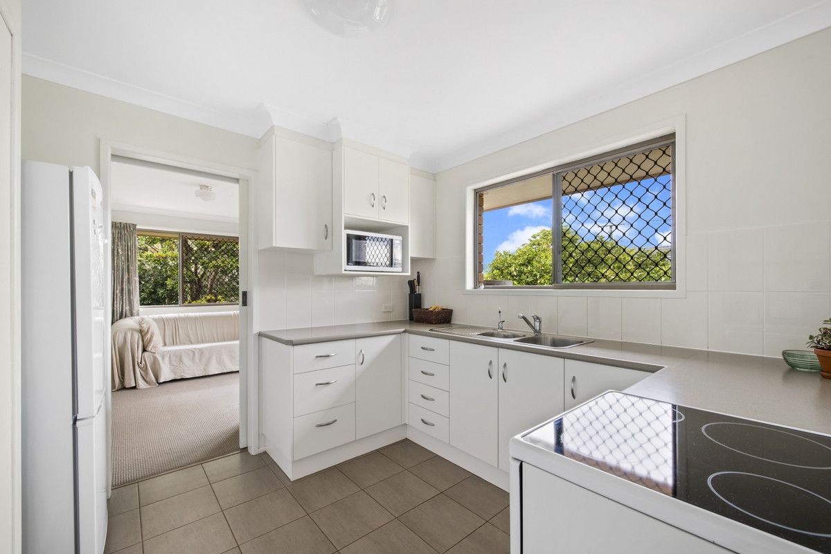 10 Lupin Court, Centenary Heights QLD 4350, Image 2