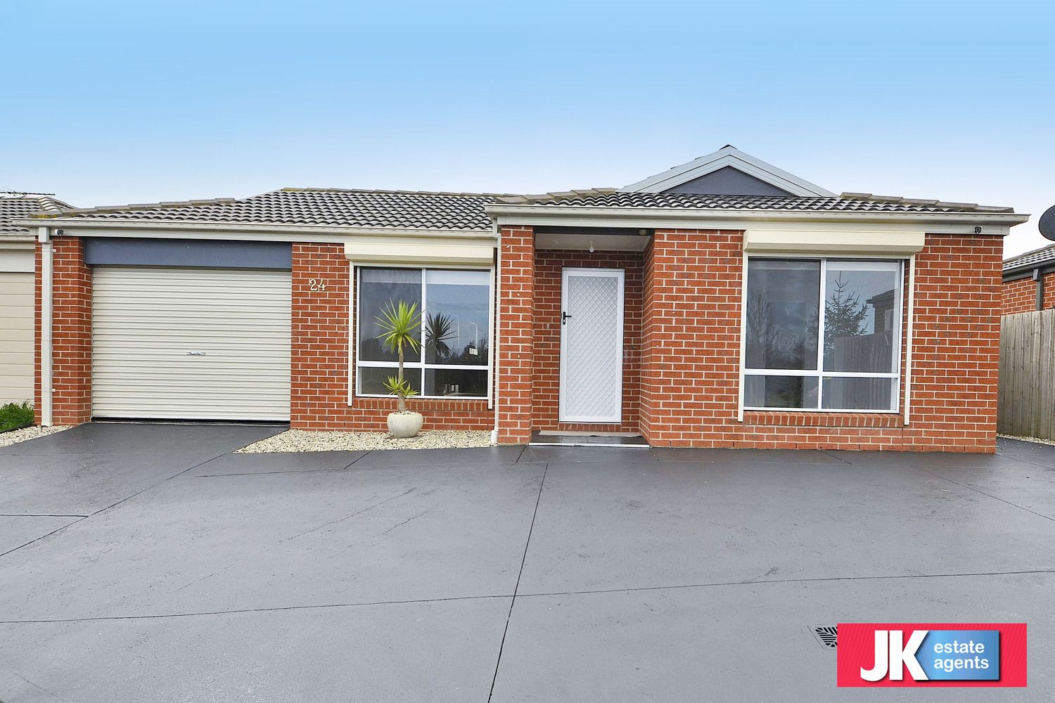 3 bedrooms House in 24 Samantha Court TARNEIT VIC, 3029